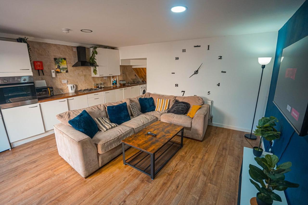 Private And Spacious 2 Bedroom House - Free Parking! Cardiff Kültér fotó