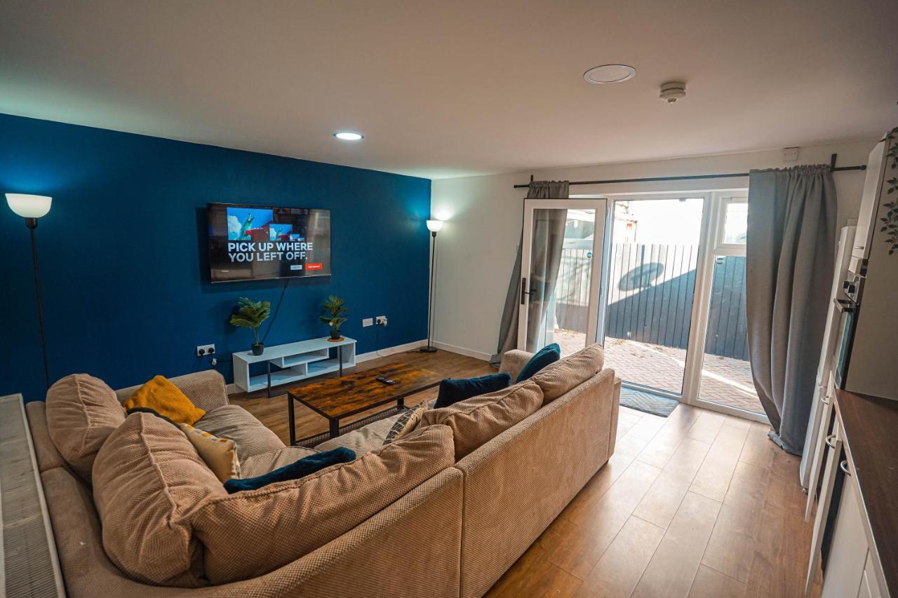Private And Spacious 2 Bedroom House - Free Parking! Cardiff Kültér fotó