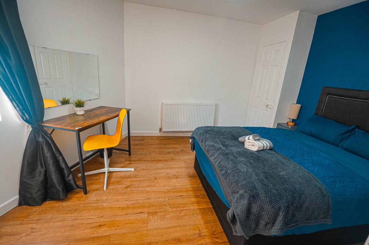 Private And Spacious 2 Bedroom House - Free Parking! Cardiff Kültér fotó