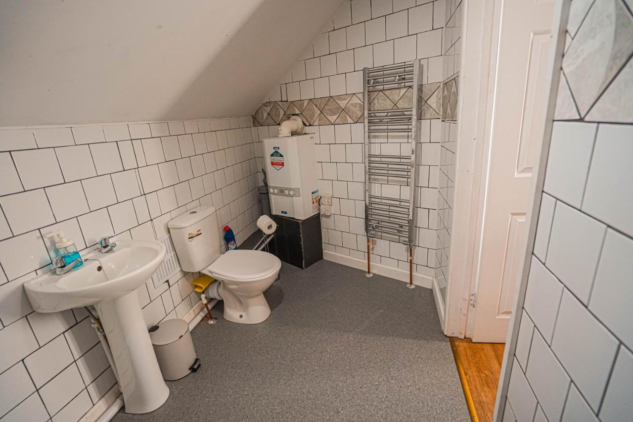 Private And Spacious 2 Bedroom House - Free Parking! Cardiff Kültér fotó