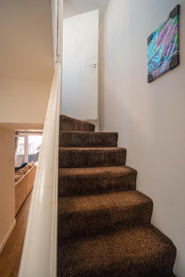 Private And Spacious 2 Bedroom House - Free Parking! Cardiff Kültér fotó