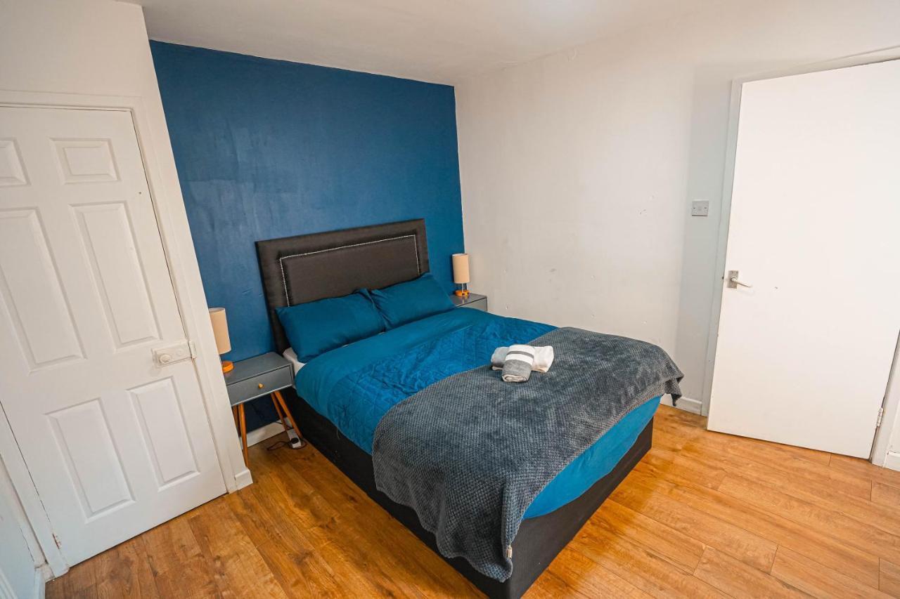 Private And Spacious 2 Bedroom House - Free Parking! Cardiff Kültér fotó