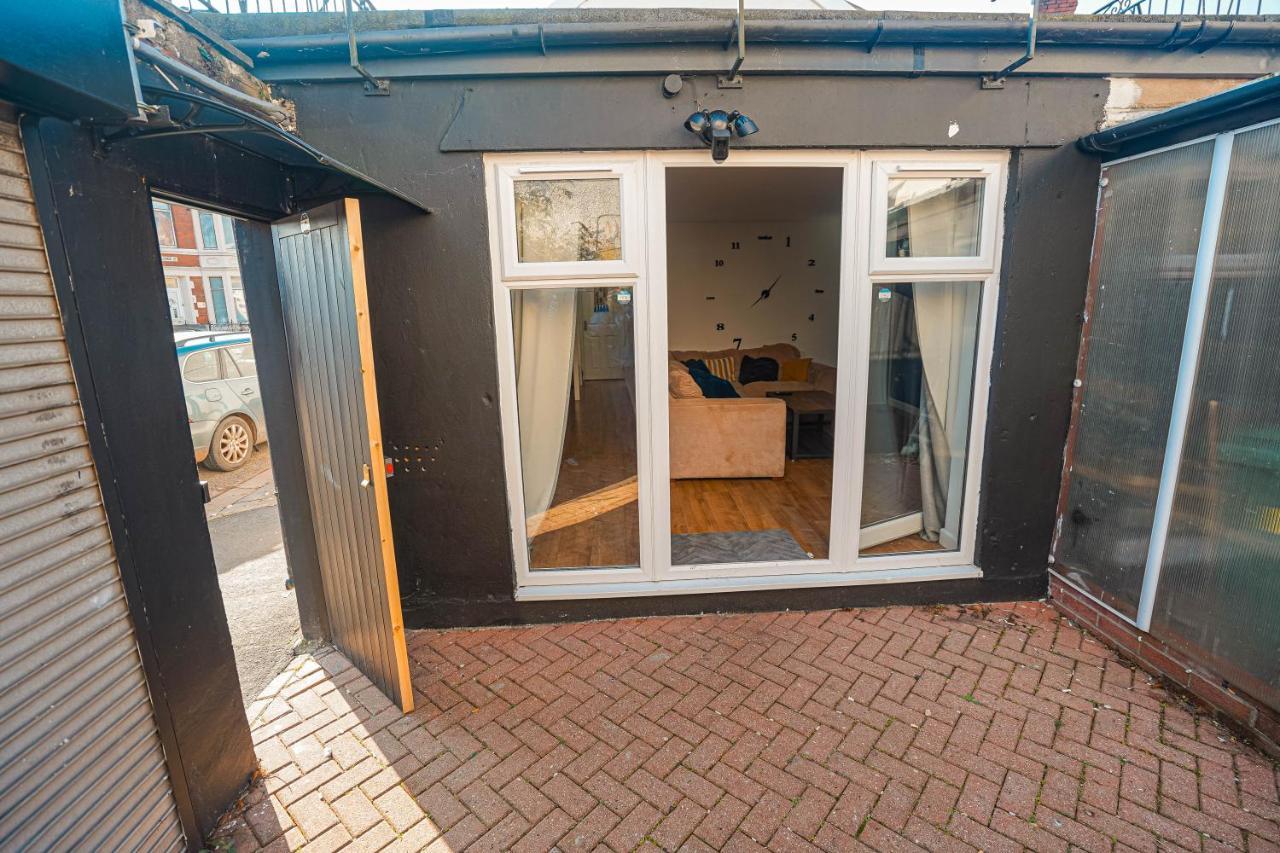 Private And Spacious 2 Bedroom House - Free Parking! Cardiff Kültér fotó