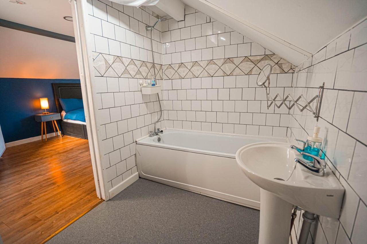 Private And Spacious 2 Bedroom House - Free Parking! Cardiff Kültér fotó