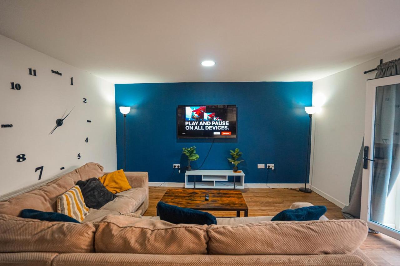 Private And Spacious 2 Bedroom House - Free Parking! Cardiff Kültér fotó