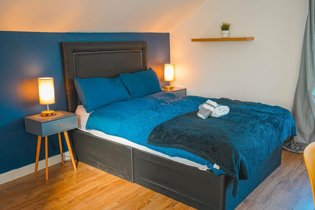 Private And Spacious 2 Bedroom House - Free Parking! Cardiff Kültér fotó