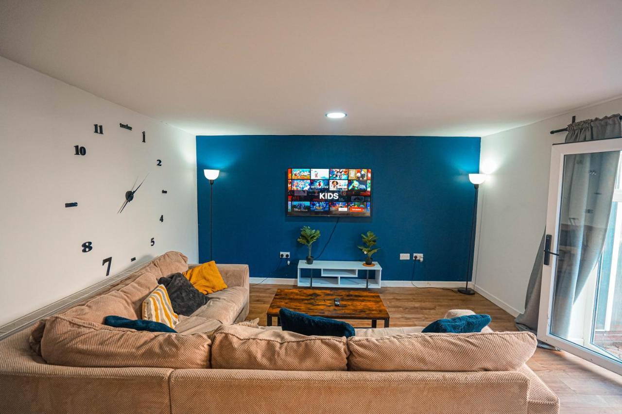 Private And Spacious 2 Bedroom House - Free Parking! Cardiff Kültér fotó