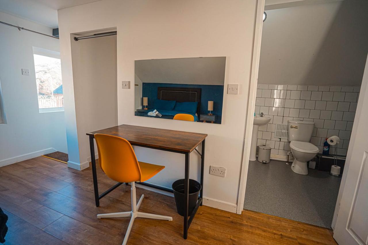 Private And Spacious 2 Bedroom House - Free Parking! Cardiff Kültér fotó